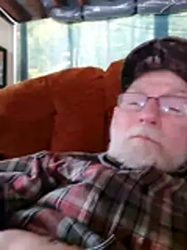 Snapshot of CDforU chatting on December 5, 2025, 7:45 pm CDforU online show from December 5, 2025, 7:45 pm