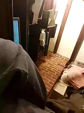 Snapshot of CDforU chatting on November 18, 2025, 4:27 am CDforU online show from November 18, 2025, 4:27 am