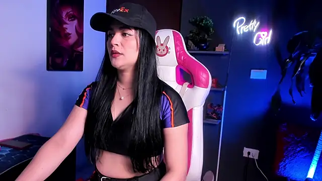 Snapshot of Emilyjhonson_01 chatting on October 22, 2025, 1:21 pm Emilyjhonson 01 online show from October 22, 2025, 1:21 pm