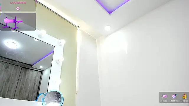 Snapshot of karlyn_angels chatting on April 2, 2026, 9:43 pm karlyn angels online show from April 2, 2026, 9:43 pm