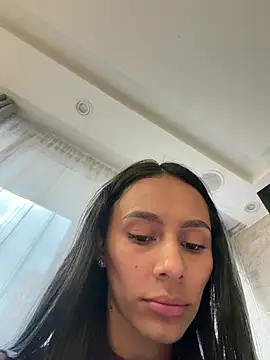 Snapshot of karlyn_angels chatting on May 10, 2026, 10:44 pm karlyn angels online show from May 10, 2026, 10:44 pm