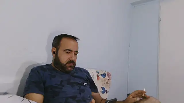 Snapshot of ZYXEL353 chatting on November 18, 2025, 11:37 pm ZYXEL353 online show from November 18, 2025, 11:37 pm