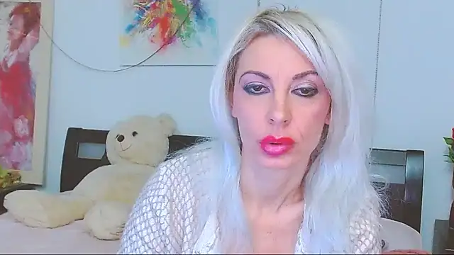 HoneyLara online show from January 8, 2026, 11:55 pm