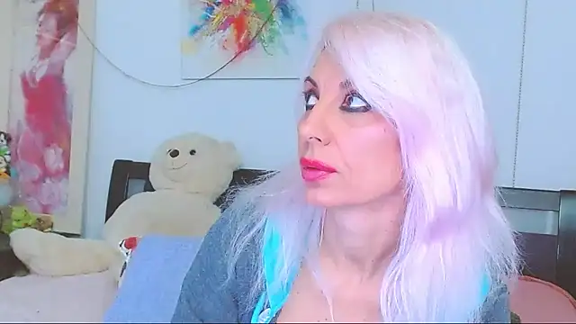 HoneyLara online show from November 29, 2025, 8:09 pm