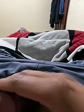 Snapshot of stuard-19 chatting on April 12, 2026, 5:44 am stuard-19 online show from April 12, 2026, 5:44 am