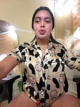 HotstuffCherrySummer online show from October 8, 2025, 7:54 am