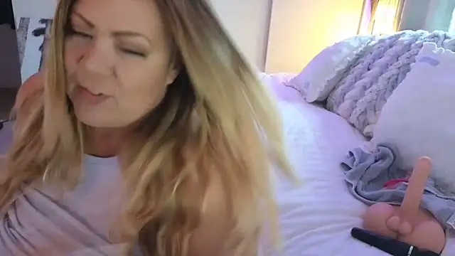 JESS LOVES online show from March 16, 2026, 6:10 pm