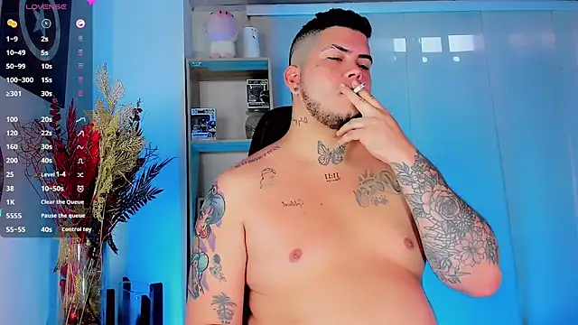 Snapshot of Thomas_chubbyxhot chatting on February 9, 2025, 10:21 pm Thomas chubbyxhot online show from February 9, 2025, 10:21 pm
