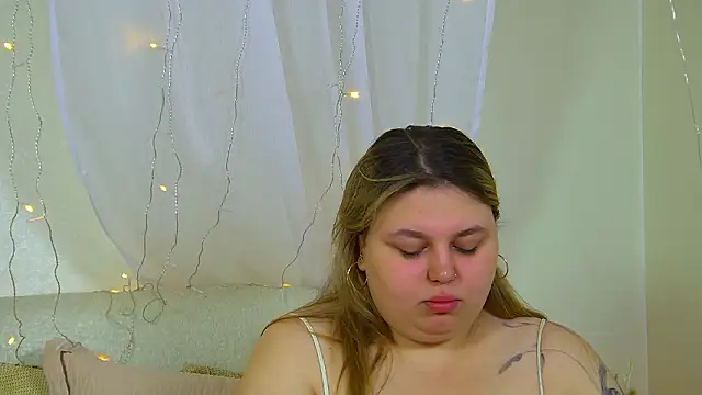 LillianKim online show from March 18, 2026, 6:31 pm