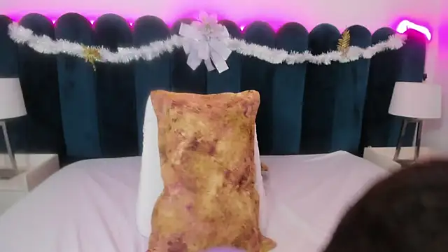 marianaaguii online show from December 2, 2025, 2:19 pm