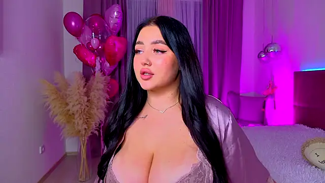 Snapshot of KylieLips chatting on December 5, 2024, 5:55 pm KylieLips online show from December 5, 2024, 5:55 pm