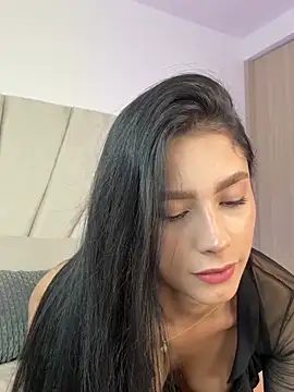 Lauraxx69 online show from May 6, 2026, 11:03 am
