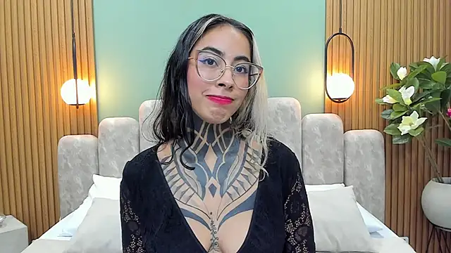 NicoleBlum online show from March 20, 2025, 4:42 pm