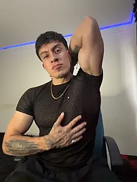 strongboy  online show from May 8, 2026, 8:23 pm
