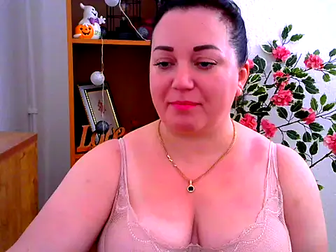 Snapshot of AmanaGi chatting on November 7, 2025, 12:21 pm AmanaGi online show from November 7, 2025, 12:21 pm