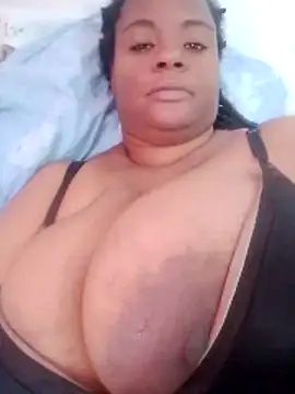 Snapshot of bigtitssxx chatting on October 26, 2025, 7:25 pm bigtitssxx online show from October 26, 2025, 7:25 pm