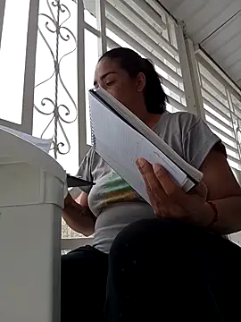 AlexandraNoiirr online show from February 5, 2026, 8:59 pm