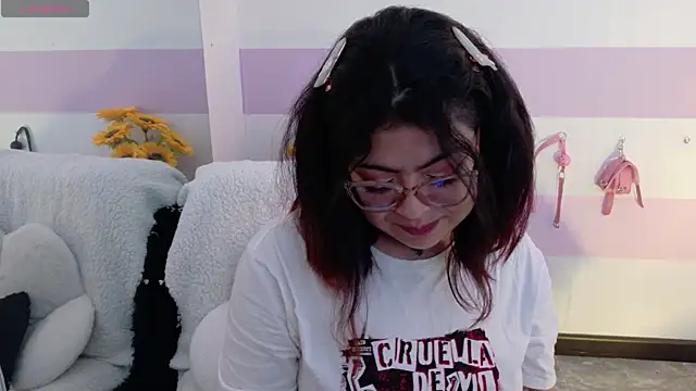 Catwhite  online show from April 27, 2026, 5:00 pm