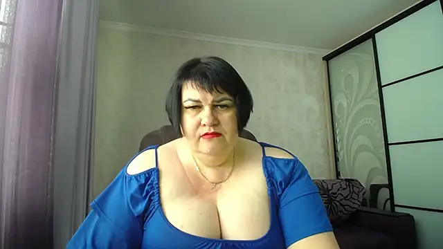 Snapshot of JuicyLady_Di chatting on June 6, 2026, 6:07 am JuicyLady Di online show from June 6, 2026, 6:07 am