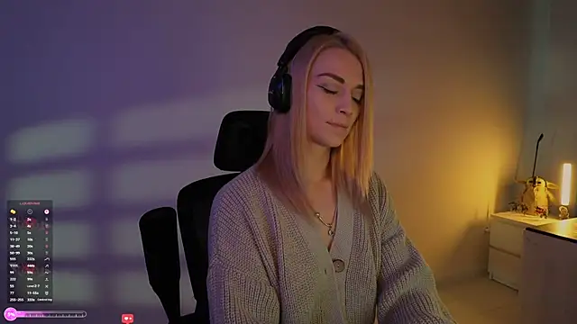 Snapshot of AskAlexa chatting on November 18, 2025, 9:01 am AskAlexa online show from November 18, 2025, 9:01 am