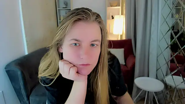 Snapshot of JadeSoft chatting on October 26, 2025, 2:17 pm JadeSoft online show from October 26, 2025, 2:17 pm