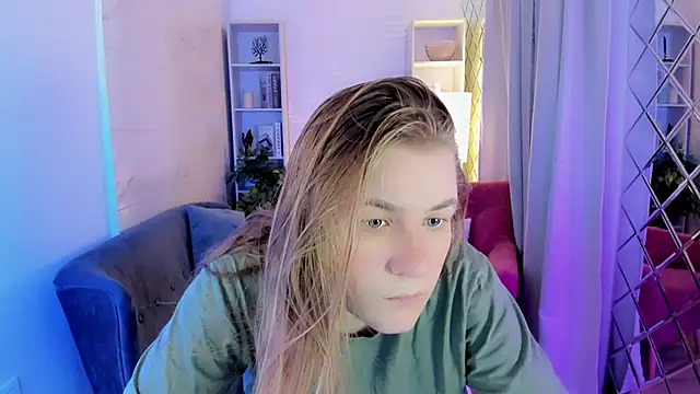 Snapshot of JadeSoft chatting on November 21, 2025, 8:30 pm JadeSoft online show from November 21, 2025, 8:30 pm