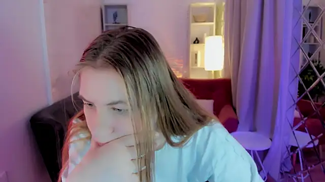 Snapshot of JadeSoft chatting on December 3, 2025, 9:14 pm JadeSoft online show from December 3, 2025, 9:14 pm