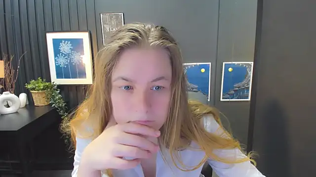 Snapshot of JadeSoft chatting on October 12, 2025, 1:34 pm JadeSoft online show from October 12, 2025, 1:34 pm