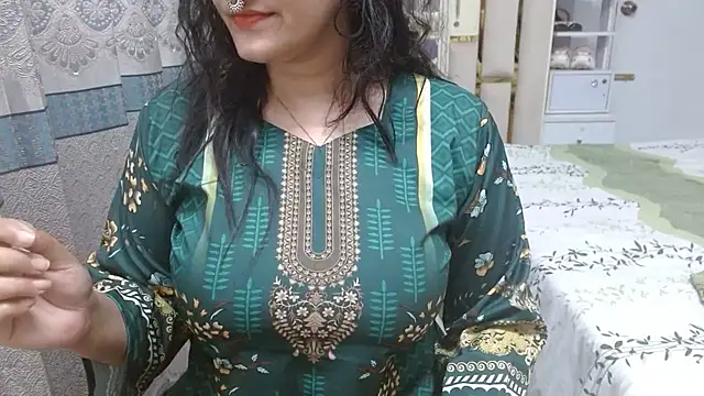 Lovelywife786 online show from November 19, 2025, 5:02 pm