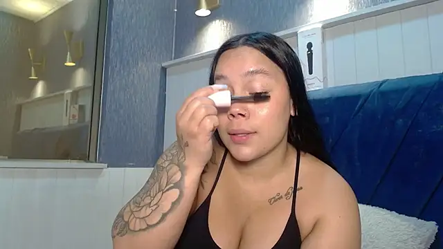 Snapshot of EmilyQueen3x chatting on November 30, 2025, 1:34 pm EmilyQueen3x online show from November 30, 2025, 1:34 pm