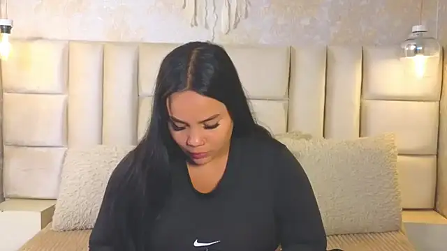 EmilyQueen3x online show from July 15, 2026, 2:24 pm