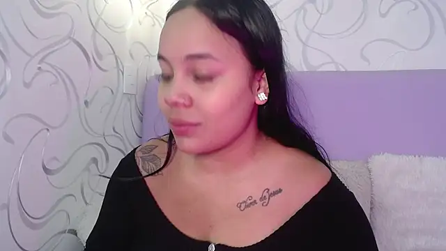 Snapshot of EmilyQueen3x chatting on November 5, 2025, 2:31 pm EmilyQueen3x online show from November 5, 2025, 2:31 pm