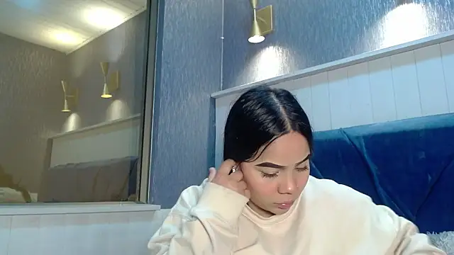 Snapshot of EmilyQueen3x chatting on December 5, 2025, 11:53 am EmilyQueen3x online show from December 5, 2025, 11:53 am