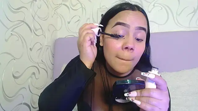 Snapshot of EmilyQueen3x chatting on November 8, 2025, 2:31 pm EmilyQueen3x online show from November 8, 2025, 2:31 pm