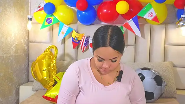 EmilyQueen3x online show from June 26, 2026, 2:23 pm