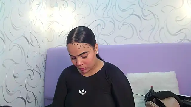 Snapshot of EmilyQueen3x chatting on October 12, 2025, 1:34 pm EmilyQueen3x online show from October 12, 2025, 1:34 pm