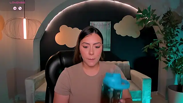 Snapshot of MartinnaBonnet chatting on March 10, 2025, 4:57 pm MartinnaBonnet online show from March 10, 2025, 4:57 pm