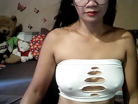Snapshot of Mia_Rein chatting on July 2, 2026, 12:44 am Mia Rein online show from July 2, 2026, 12:44 am
