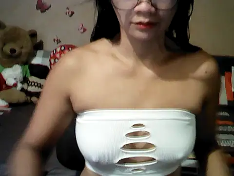Snapshot of Mia_Rein chatting on July 26, 2026, 2:40 am Mia Rein online show from July 26, 2026, 2:40 am