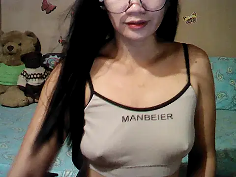 Mia Rein online show from April 21, 2026, 11:17 am