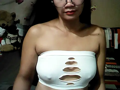 Snapshot of Mia_Rein chatting on July 16, 2026, 2:03 pm Mia Rein online show from July 16, 2026, 2:03 pm