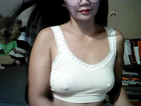 Snapshot of Mia_Rein chatting on July 27, 2026, 2:57 pm Mia Rein online show from July 27, 2026, 2:57 pm