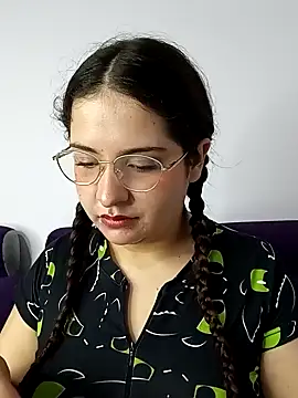 MiaLaurenzz online show from October 2, 2025, 2:37 am