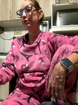 Snapshot of RAIRAsexy chatting on October 24, 2025, 8:57 am RAIRAsexy online show from October 24, 2025, 8:57 am