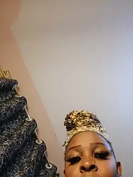 Cristy Lin online show from November 2, 2025, 3:17 pm