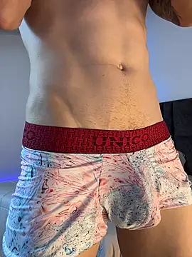 Snapshot of tommylongxx chatting on December 3, 2025, 1:28 am tommylongxx online show from December 3, 2025, 1:28 am