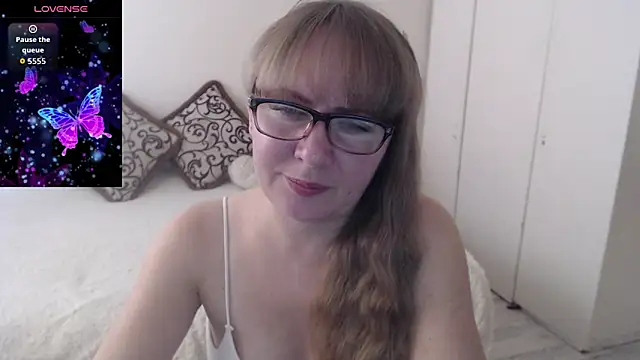 Snapshot of MargotLot chatting on November 29, 2025, 7:19 am MargotLot online show from November 29, 2025, 7:19 am