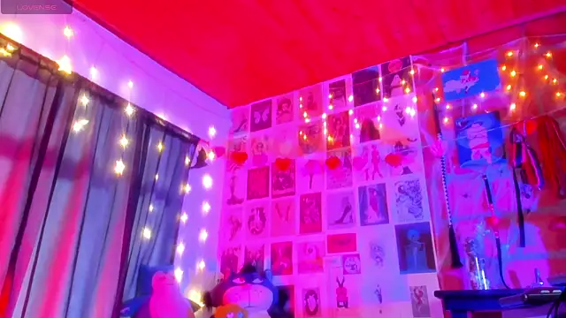 Snapshot of EmmaRusso chatting on February 11, 2026, 9:36 pm EmmaRusso online show from February 11, 2026, 9:36 pm