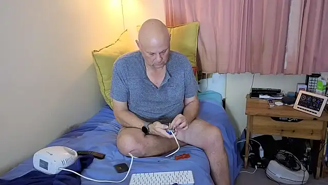 Snapshot of DaddyCumBumZA chatting on April 15, 2026, 5:06 pm DaddyCumBumZA online show from April 15, 2026, 5:06 pm