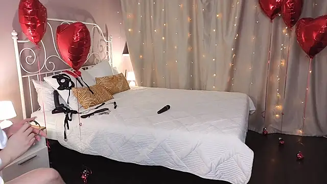 Snapshot of Aleksa_Foxy chatting on February 14, 2026, 12:00 am Aleksa Foxy online show from February 14, 2026, 12:00 am